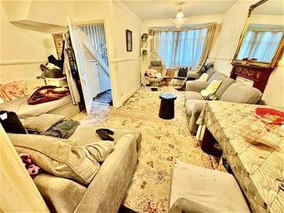 L-SHAPED LOUNGE